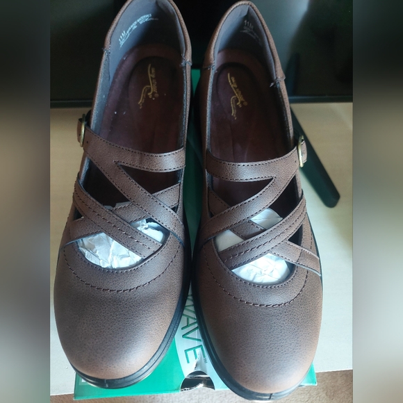 easy street Shoes - NIB Easy Street Comfort Wave Mary Janes Sz 11 Brown